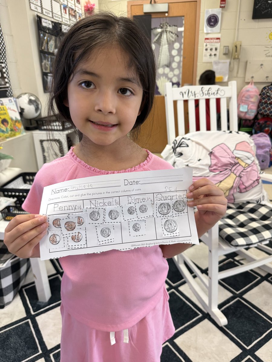 Mrs_Schick_HB's tweet photo. Busy week learning about money and suffix s! ๐ฐ๐@HamptonBaysES #WeAreHB #HBStrong https://t.co/sN4xsNqRiR