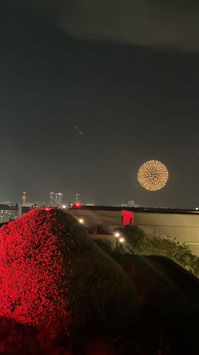 博多駅屋上から東区で行われた
花火を撮りました！