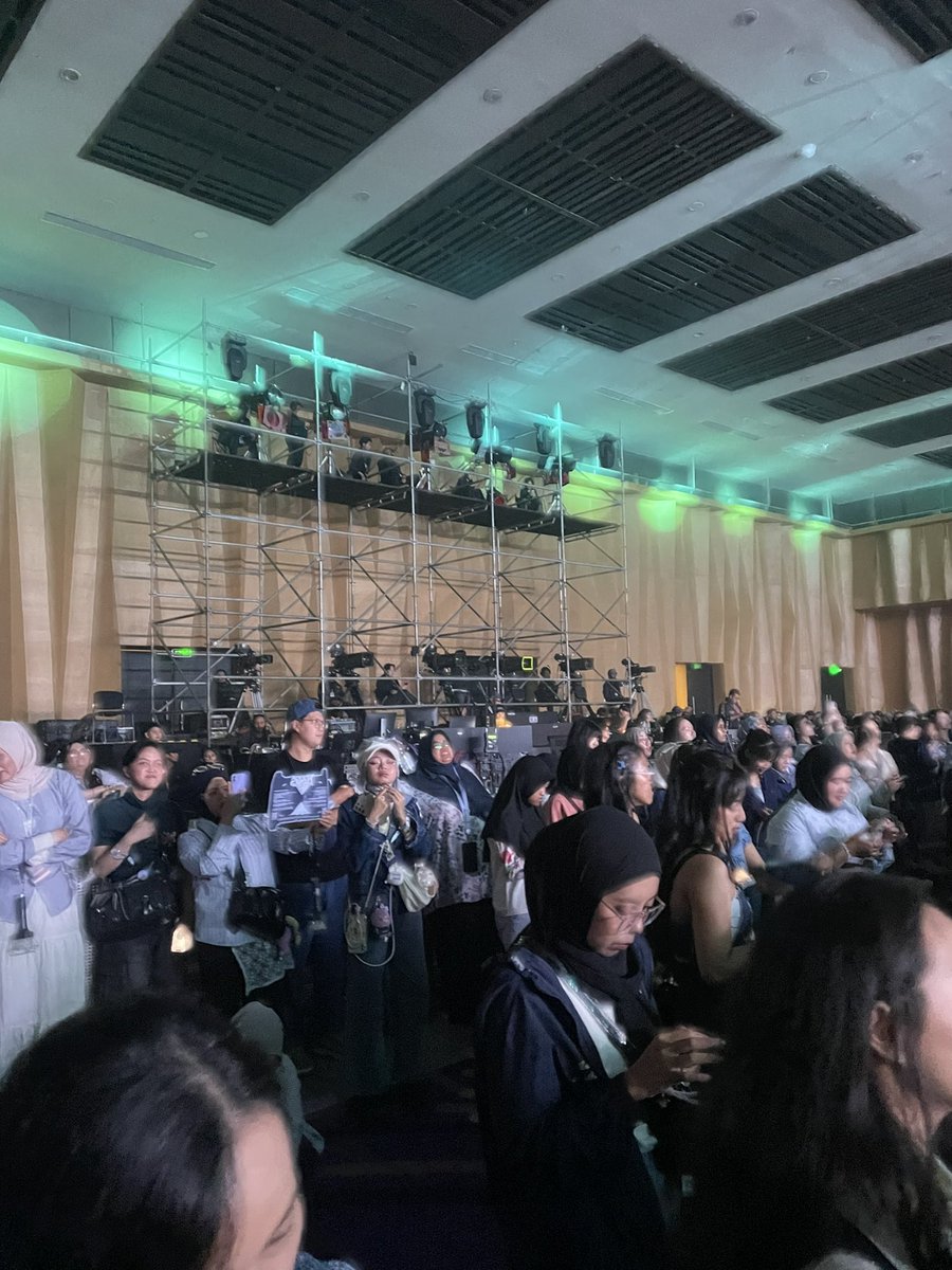 kpopers_family's tweet photo. 5 minutes to meet @OfficialMONSTAX ! 🕺💃
#몬스타엑스 #MONSTAX #MONSTA_X
#MONSTAX_THEX_NEXUS #MONSTAXinASIA #APlanet #LITX #LITXPERIENCE https://t.co/lBgl5wBiCz