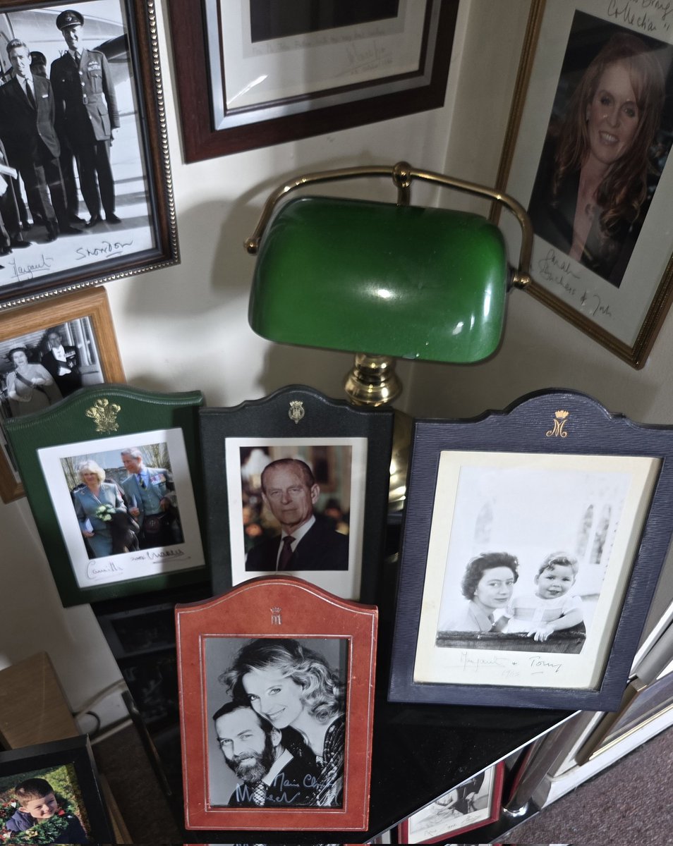 Andy_Broughton1's tweet photo. TRH Prince and Princess Michael of Kent take their place!
#PrincemichaelofKent
#PrincessMichaelofKent
#royalfamily
#Theandrewbroughtonautographcollection https://t.co/OlwSsxeCVh