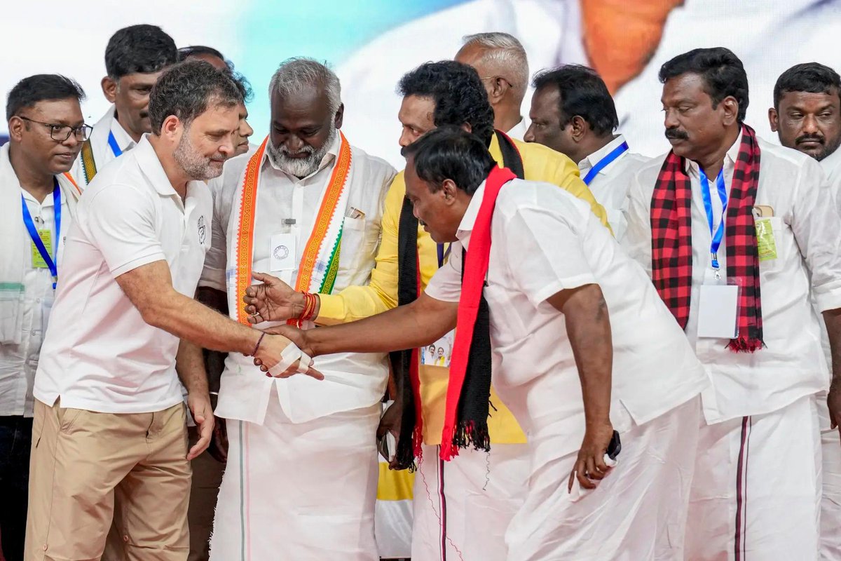 timesofindia's tweet image. #InPics | #RahulGandhi, Leader of Opposition in the #LokSabha, greets the crowd during a public meeting in Ponneri, Tiruvallur district, ahead of the #TamilNadu Assembly elections.