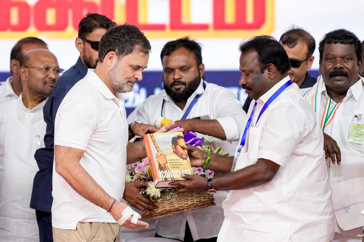 timesofindia's tweet image. #InPics | #RahulGandhi, Leader of Opposition in the #LokSabha, greets the crowd during a public meeting in Ponneri, Tiruvallur district, ahead of the #TamilNadu Assembly elections.
