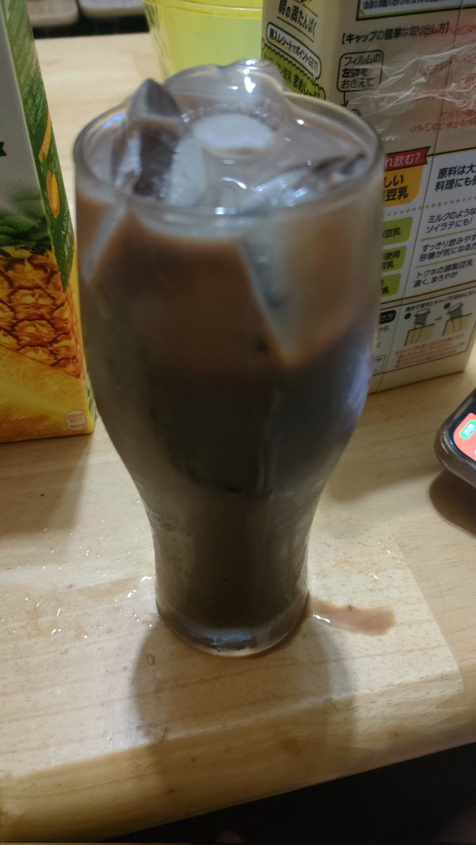 P_los_K's tweet photo. ？？！！？？！
鮭に避けだってー！！？ https://t.co/6P1yCGgdFe