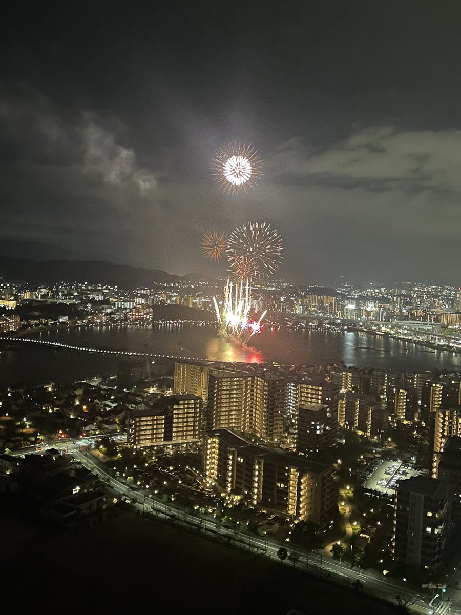 sin49337219's tweet photo. 花火🎇 https://t.co/KSPRAJsifS