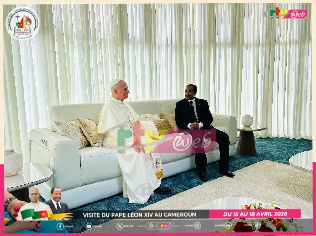 TheCameroonianZ's tweet image. Le président Paul Biya en audience avec le pape Léon XIV.

📍Mvan, Yaoundé 

#BiyaLeonXIV #PapeAuCameroun2026 #Cameroon
