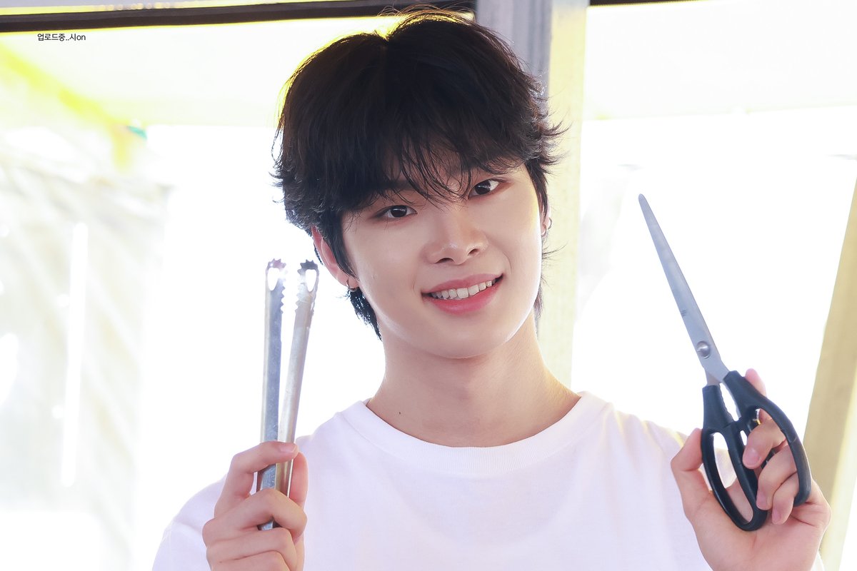 업로드중 시on tweet media