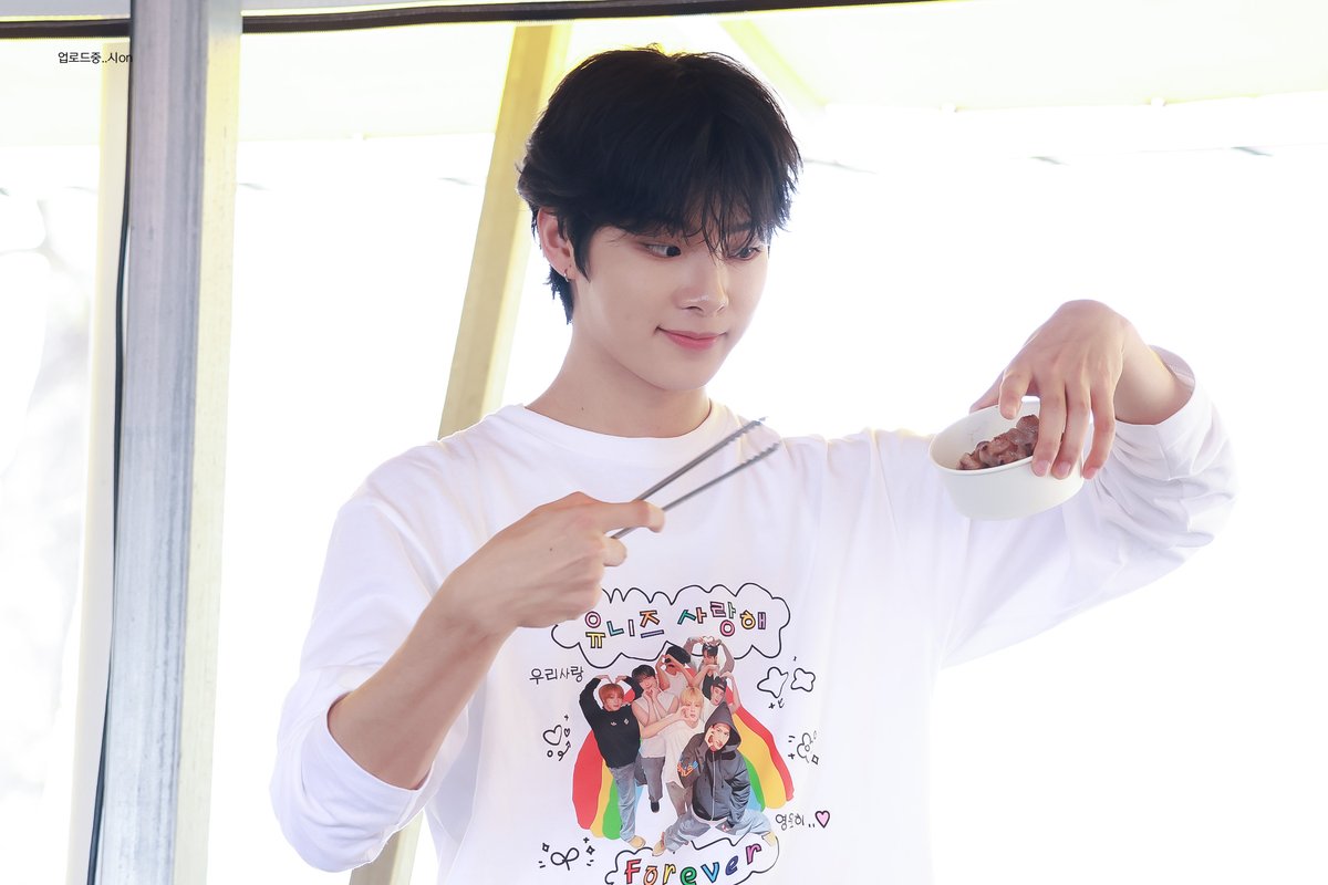 업로드중 시on tweet media