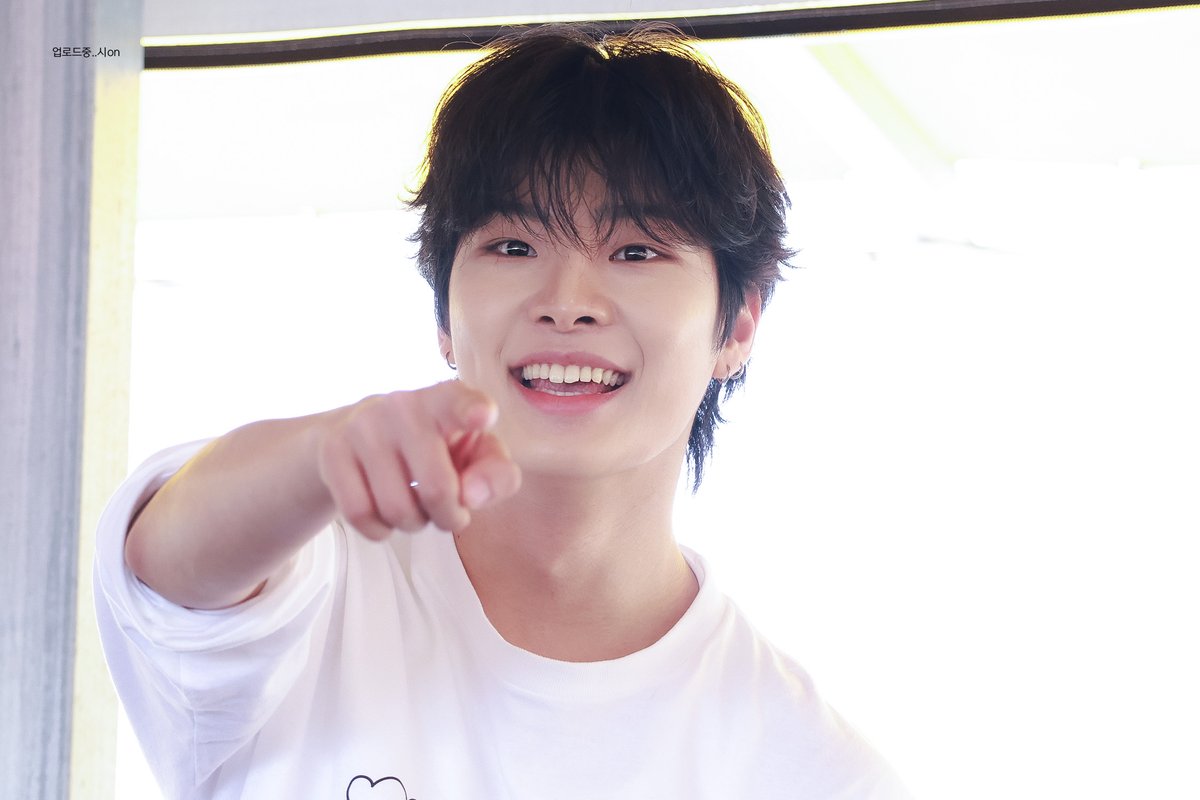 업로드중 시on tweet media