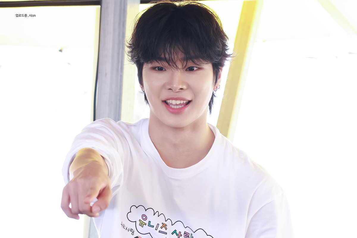 업로드중 시on tweet media