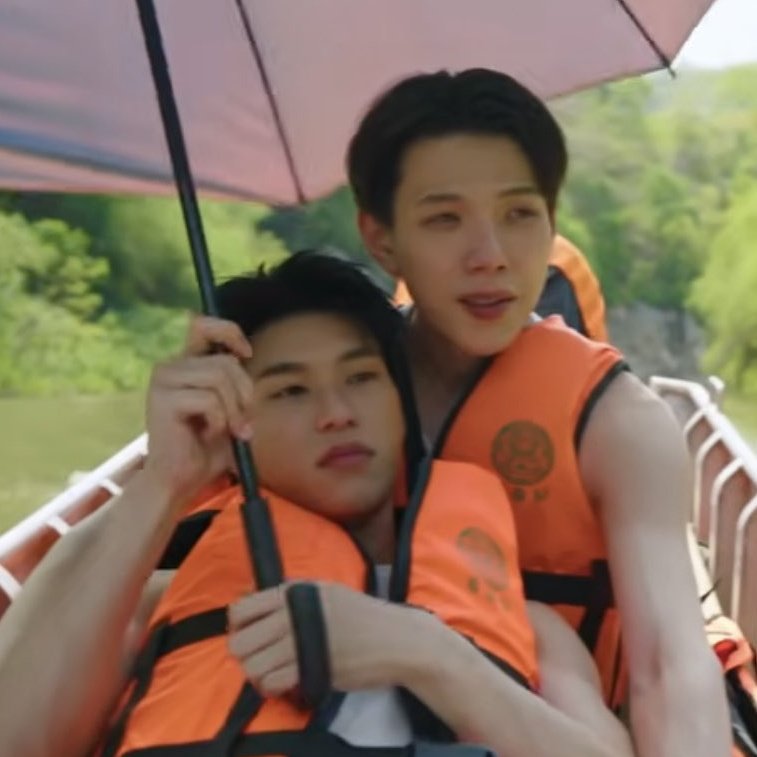 "ih airnya deket banget!"
"om kapalnya pernah jatuh ga?!"
"ini kita bisa jatuh kapanpun tau!"
"bambu itu bambu! wah 100% ada panda!"
"ada buaya enggak disini?!"
"mau payung"

cerewet puooolll lucu banget 😭

#OuRoadCloseFriendJourney_EP2