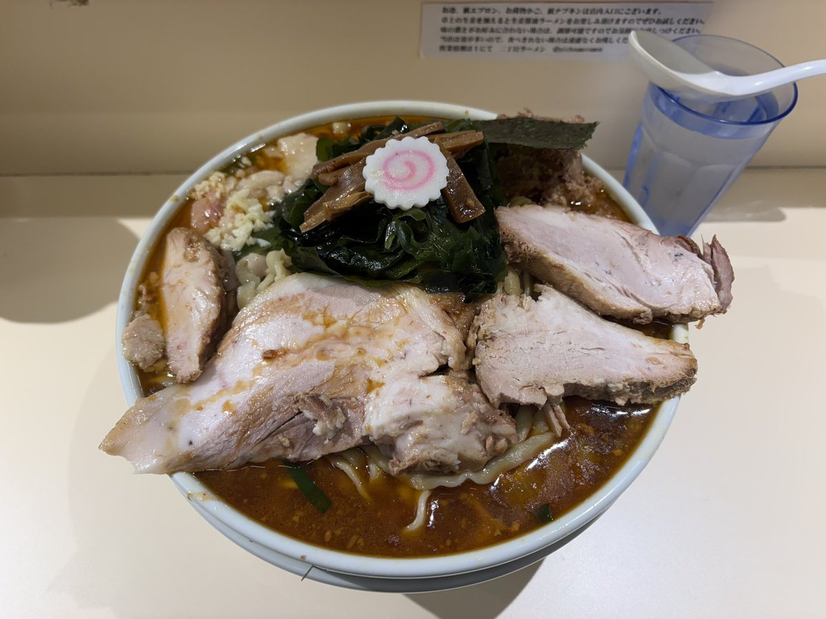二丁目ラーメン スタミナチャージ

めん500g
とにかく凄かった。マスターはどこまでいくつもりなんだろう。ラーメンの概念の破壊、再構築

👽「二丁目中華料理になっちゃうよな〜これじゃな〜ﾜｯﾊｯﾊ」

👽「お客さまの為なんだよな〜ﾜｯﾊｯﾊ」

👽「味する？」