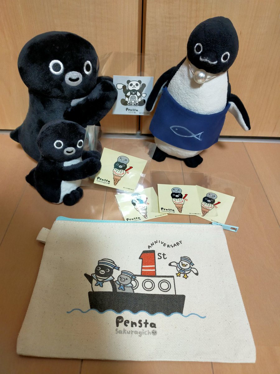 ということで、今日のペン利品はこちら！水兵さんハンカチかわいい♥残業代はこのために（ ﾟ∀ﾟ ）
ところで、カプセルが全然あかない…
#Suicaのペンギン