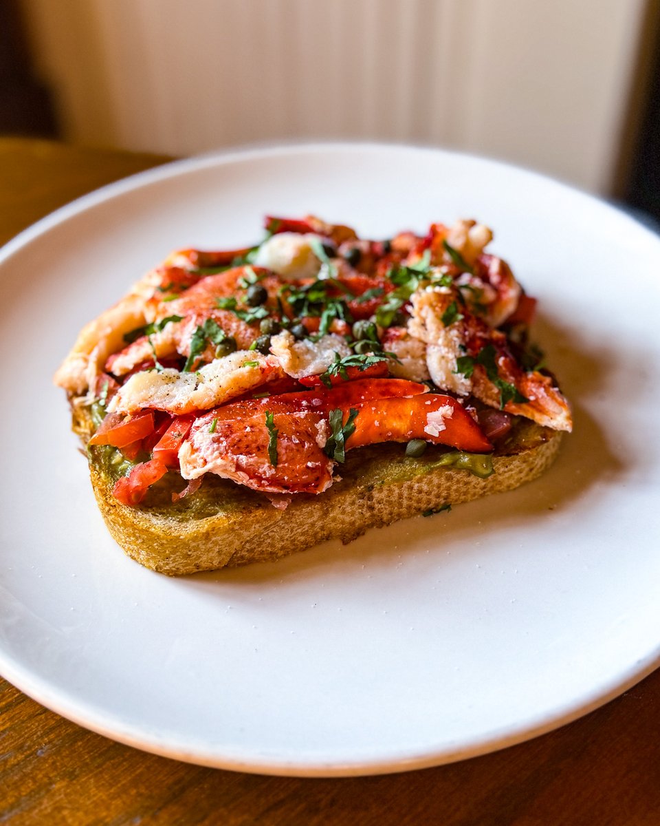fishmarketva's tweet image. POV: your server drops off the most delectable lobster avocado toast and you already know your second round of mimosas is on the way 🦞🥑🥂 Come spend your Saturday on King Street with us!
#delivery #visitalx #seafood #patiodining #fishmarket #ubereats #nomnom #grubhub