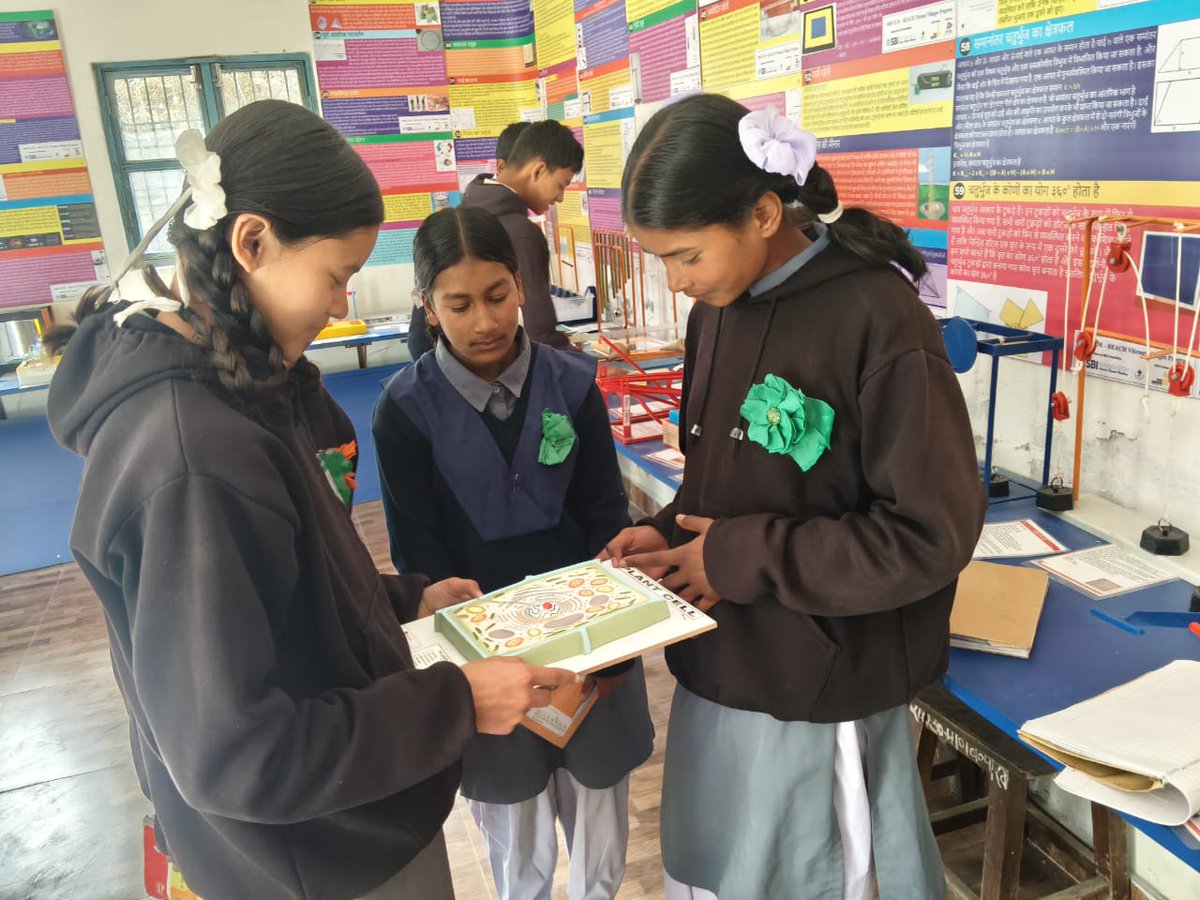 STEMLearning_IN's tweet image. At the Govt. Inter College, Pakhi #Uttarakhand, students explore the plant cell through hands-on models at the Mini Science Centre.
Concepts become clearer when students learn by doing.
We are Grateful to @SBI_FOUNDATION for the support.
#STEMLearning #ExperientialLearning #CSR