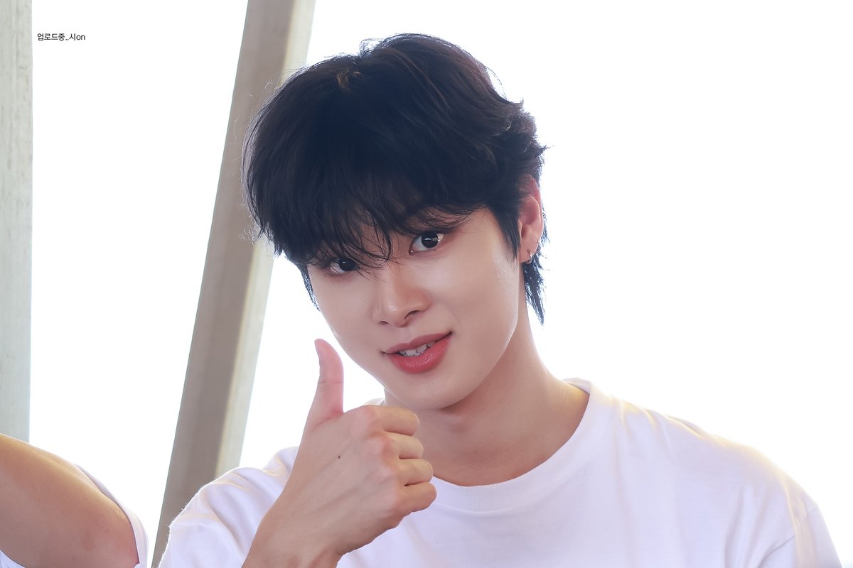 업로드중 시on tweet media