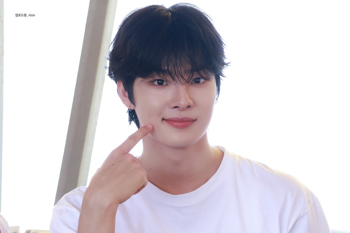 업로드중 시on tweet media