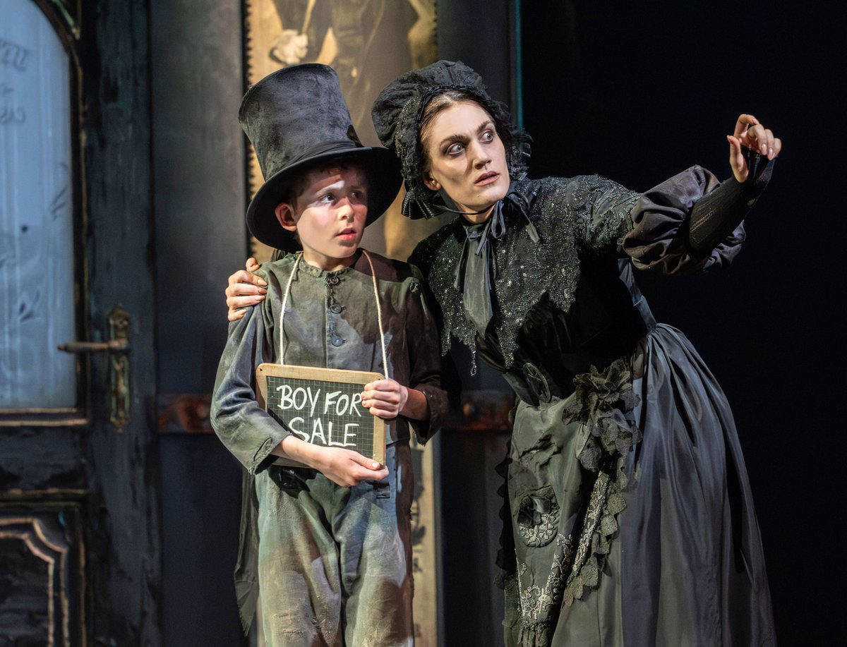 #theatre We saw Oliver! at Gielgud Theatre: a spectacular revival of this classic ★★★★★ <a href="/DMTWestEnd/">Delfont Mackintosh Theatres</a> theupcoming.co.uk/2026/04/15/oli…