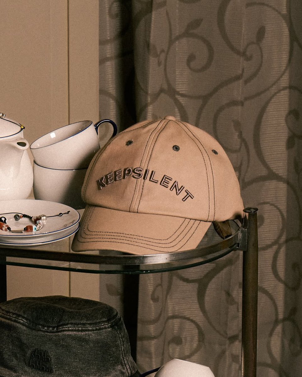 ORMKORNHOMETH's tweet photo. Ordered tea set. Got something else instead. What did they send me?🧢

Available on our website on April 18 at 9:00 PM.
Shipping starts April 19.
📍 https://t.co/vXiQz9QYJP

#keepsilentco #KEEPSILENTCHAOSHOTEL
#OrmKornnaphat #ออมกรณ์นภัส
@ormmormm https://t.co/qiv0KhGQ04