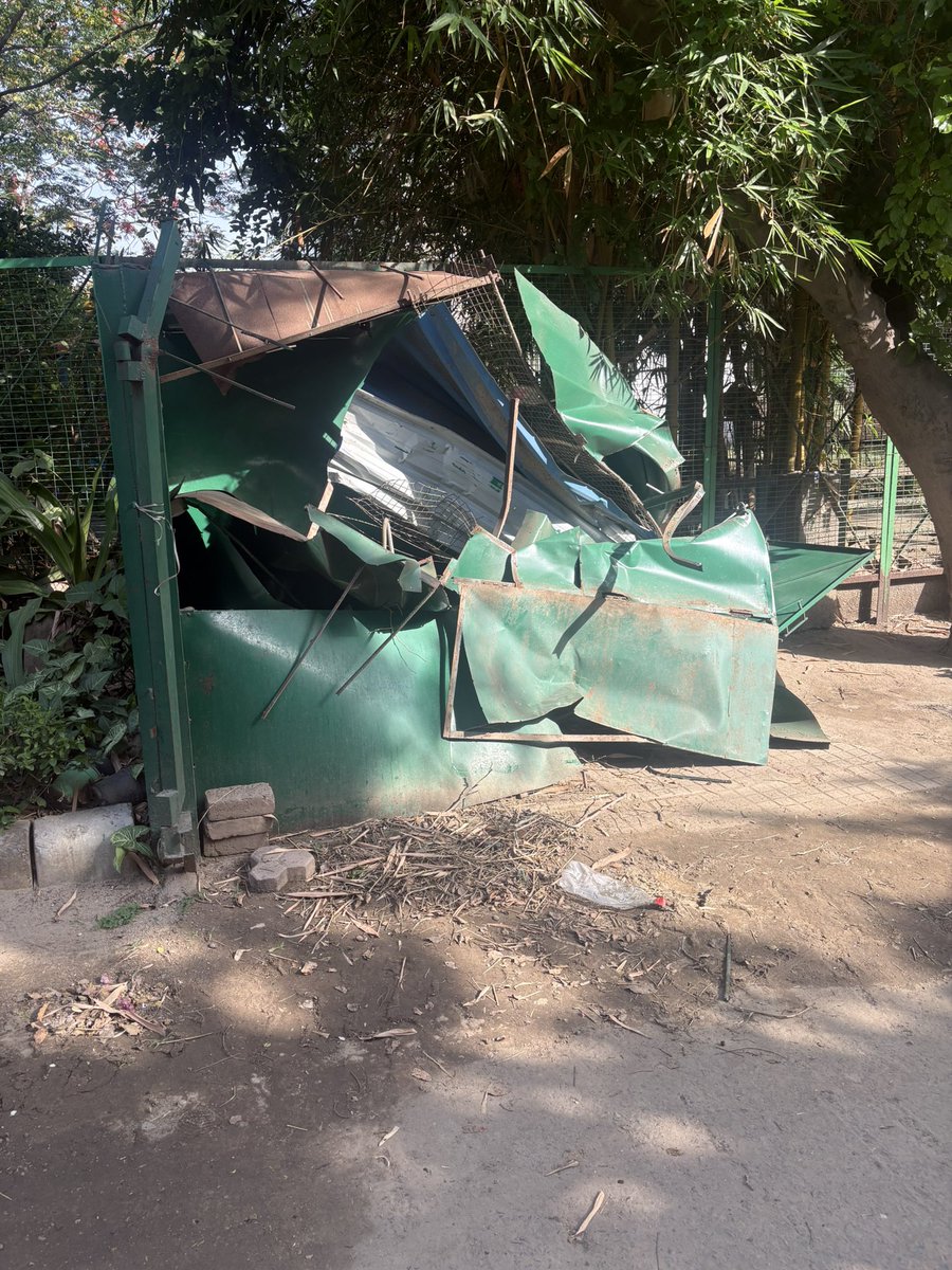 Rupalbansal's tweet photo. Few months back the MCG came and broke all gates in South city 1 and now they broke the Gaurd rooms set up. Will they provide us 24/7 security now? Why don’t they concentrate on pressing concerns rather than this? 

@MunCorpGurugram @DC_Gurugram @narendramodi @cmohry https://t.co/BFaygrK9Dd