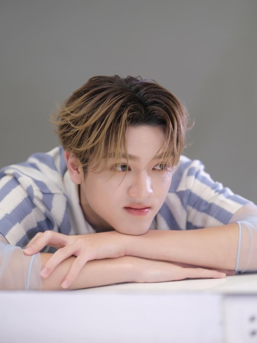 คือพูดจริง ลุควันนี้ขิงพี่ชีส คือหล่อมากกกกกกกกก ทุกคนข้างนี่พูดเป็นเสียงเดียวกันเลยว่า ถหวูกค์ โคตรจะหล่อ

JAY CHEESE AT 7K SUMMER FEST

#7KxDICE
#CHEESEchayapol
#DICE_SONRAY