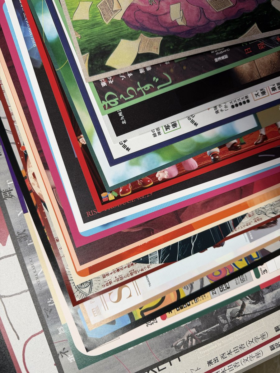 #ちらし

 なぜ人は同じような狭い幅の額縁を巻いてデザインしてしまうのか