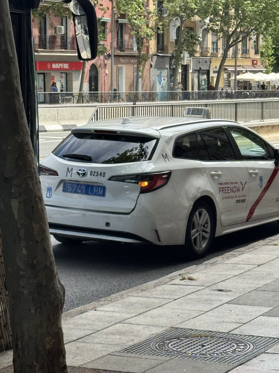 capiburger's tweet photo. Este taxista cobrándome 50€ del aeropuerto cuando es tarifa fija.. su nombre era MOHAMED... 😅 @FreeNow_ES elijan bien a quien es contratan, no me robaron porque soy de Madrid si no quedo robado como un idiota https://t.co/QrmHVUVRSa