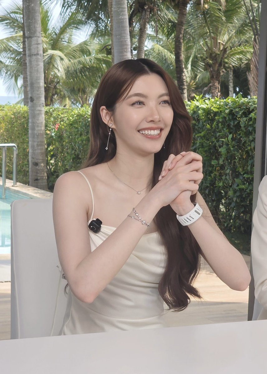 พี่ขอแปะภาพข้างกันหน่อย 🫠