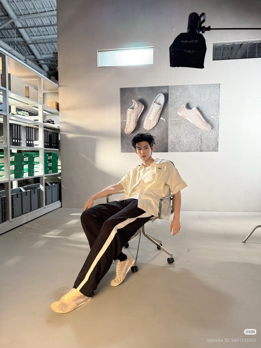 everydayzlh's tweet photo. •041826• zlh studio xhs update 🪐

studio shares new pics of #zhanglinghe 📸 https://t.co/EeSkXzvdRX