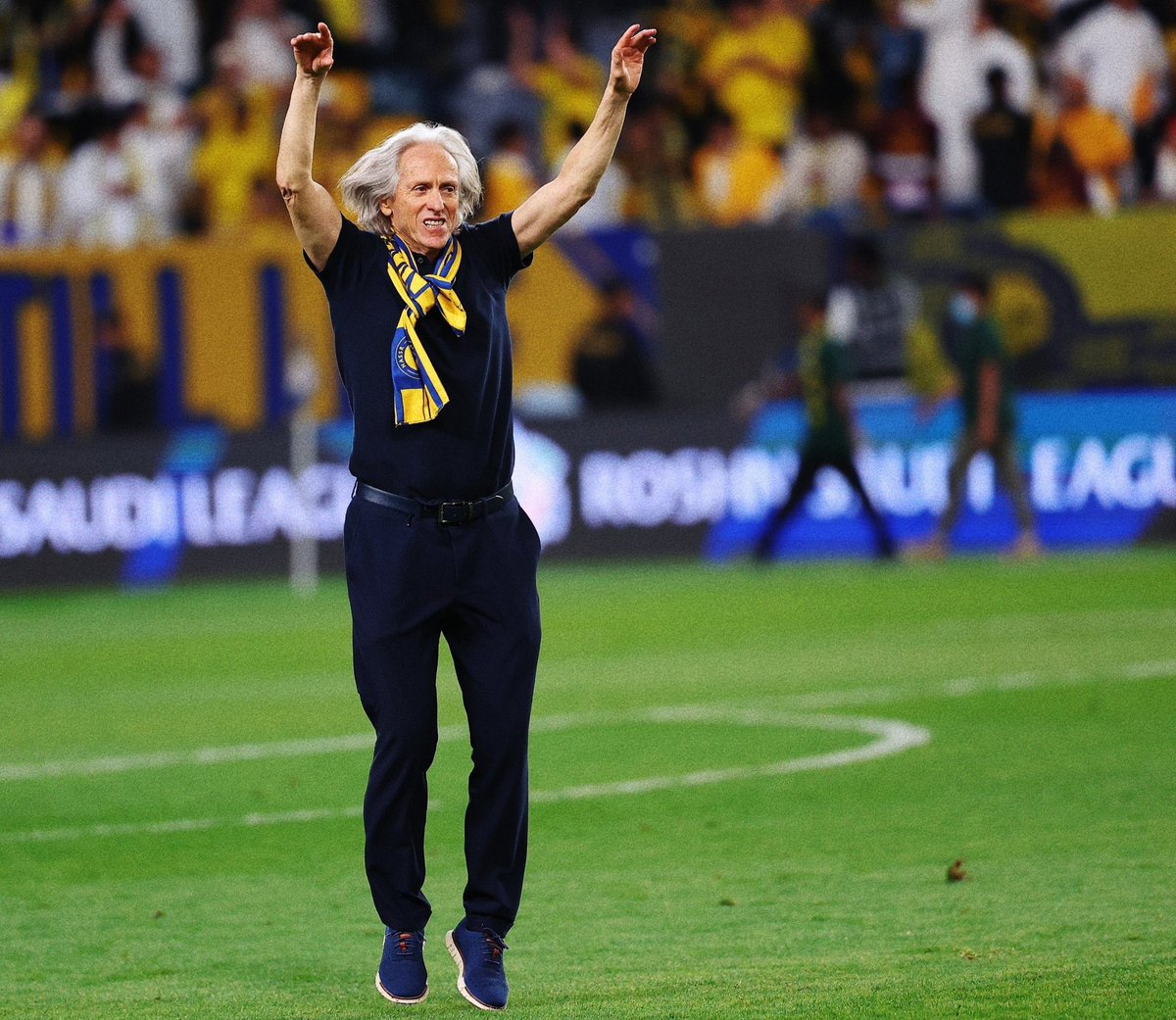 #جيسوس_والنصرالصورةتقول
*يوم أن إنتهت علاقته مع الهلال قالوا مدرب
مفلس هذا المفلس الذي يرقص بعد المباراة فرحا مع النصر هو الذي جعل أكثرالفرق ترقص
بساق واحدة هو مع كوكبةالنجوم يصنعون الحدث ويتركون لغيرهم التعليق
#الاتحاد_ماتشيدا
#الحكم_الصيني
#النصر_الوصل
#نخبةأسيا
#السبت_الممتاز