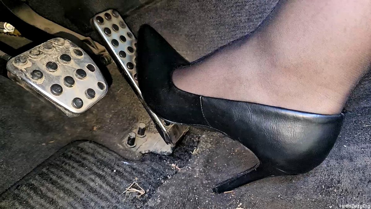 DazeOrg's tweet photo. https://t.co/3HV1tZGPmb #revving #rev #pedals #pedalpumping #slk #heels #highheels #damsel #straightpiped #diesel #oldcar #sportscar #Pantyhose #nylonfetish #calves #pedaltothemetal #exhaustpipe #giantess #pedalpump #c4s #clips4sale https://t.co/btS4AzhyaT