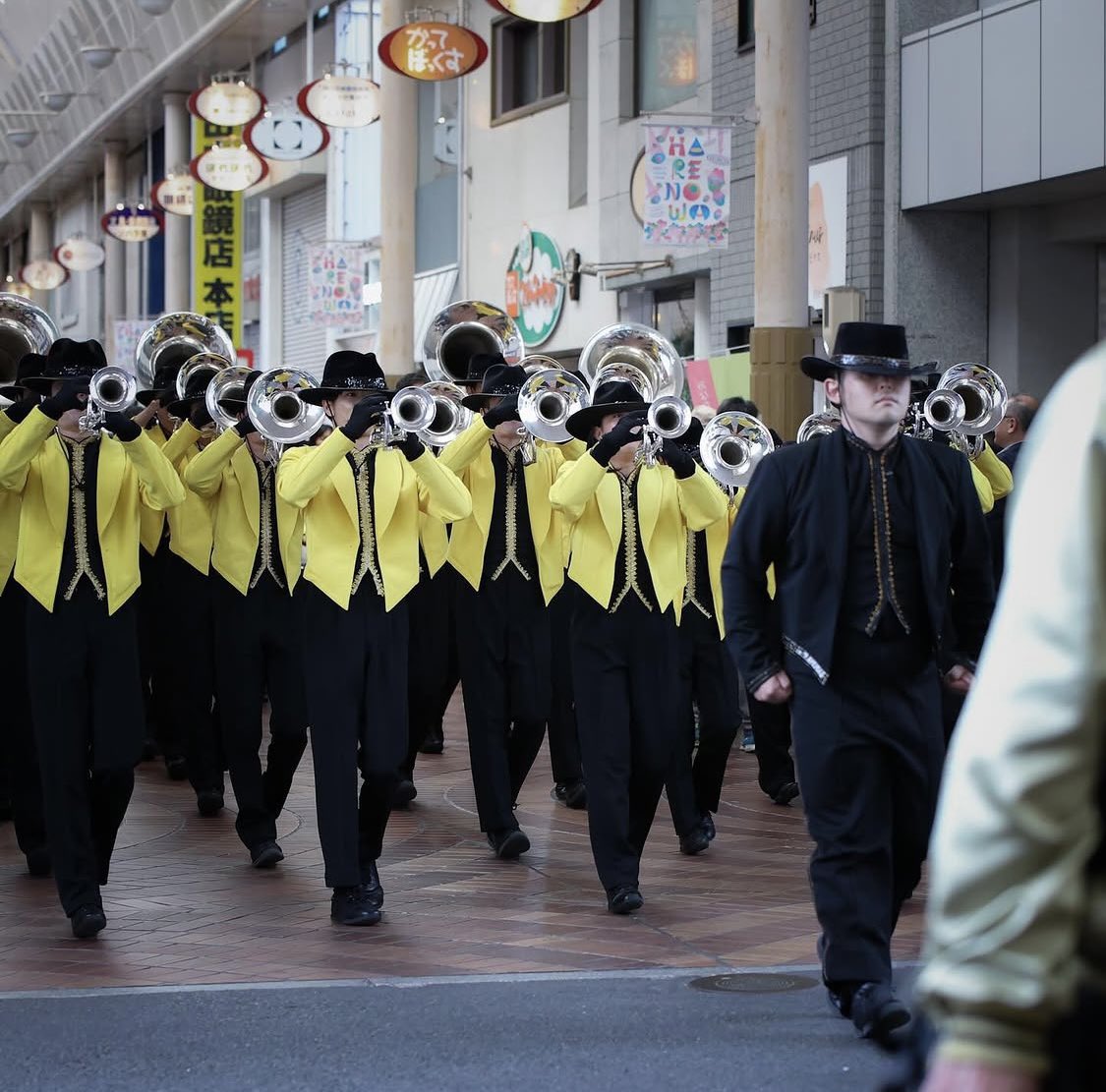 jokers_news's tweet photo. 🍌イベント出演情報🍌

5/17(日) 「 第53回神戸まつり 」 おまつりパレードに出演します！
イベント開催時間: 11:00〜16:30
場所: 各線三宮駅周辺 京町筋•三宮中央通り

先ほど曲目発表したBaroque Sambaを披露します！
神戸のまちで黄色に染まってお祭り騒ぎしましょう！

#神戸まつり #マーチング https://t.co/1Zo8AjF5sC