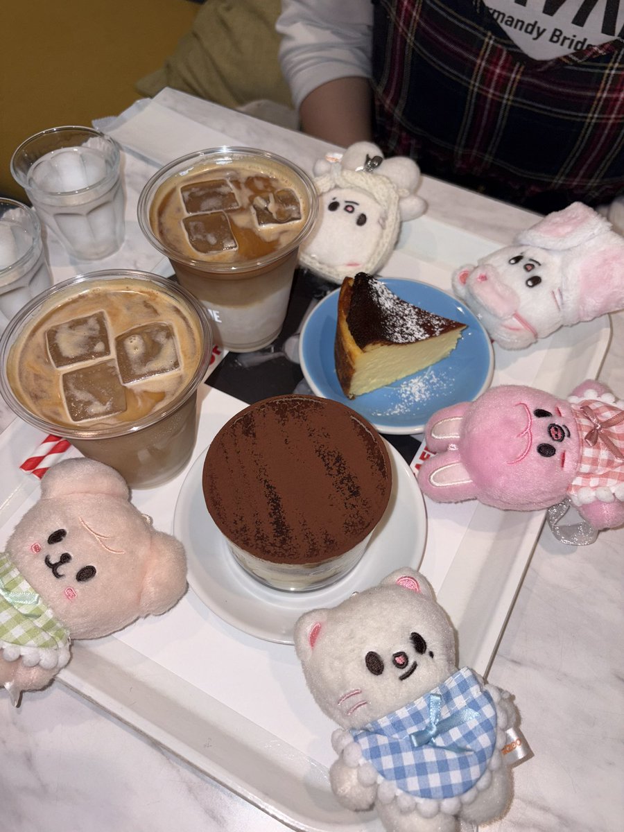 s________tay_'s tweet photo. まなみんとの推し活はいつもまったり過ごせてだいすきだ〜°.*☘️.*◦
会えるのが帰省する理由のひとつ☺︎
いつもありがと✌🏻💕 https://t.co/aSMhW89H5x
