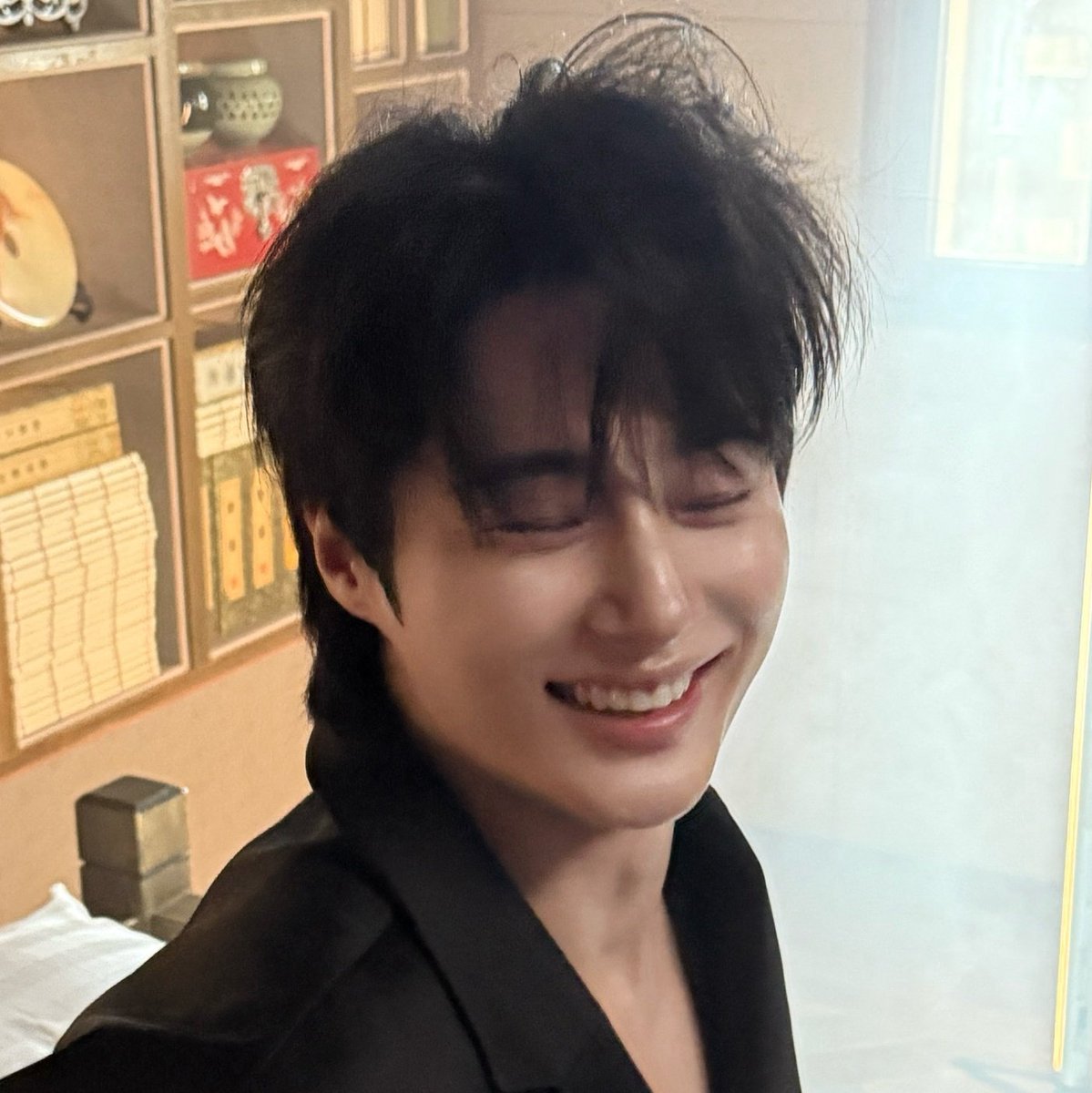 crescentmoon_il's tweet photo. hehe                                            not hehe https://t.co/KvBsiLzkid