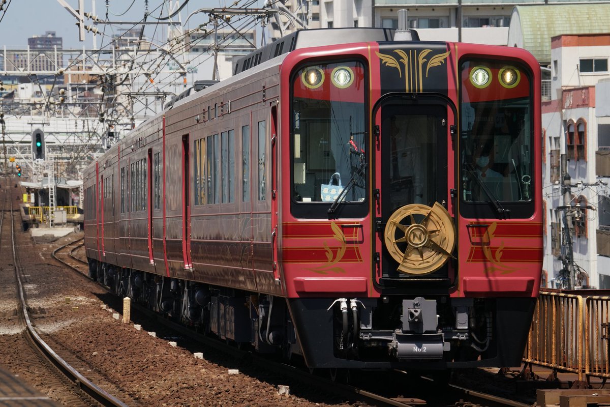 stationmasterb1's tweet photo. 南海電鉄撮影📸

10000系＋7100系　特急サザン
復刻塗装編成同士でコンビを組み、運転されていました✨
この日は運良く、数少ない和歌山港行きの運用に入りました✨

まもなくデビューする2000系改造車のGRAN天空も撮影できました📸

#南海電鉄
#特急サザン
#復刻塗装
#GRAN天空 https://t.co/AT0nvI4nKM