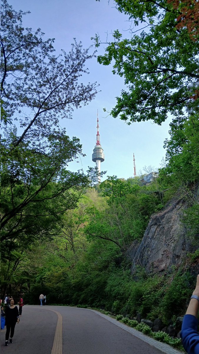 2026.4.18 [7주차 수업 마무리]

수업 끝나고 집에 가는 길.

오후에는 잠깐 시간이 있어 남산 둘래길 산책🌸날씨가 좋다.

한걸음, 한걸음 걷다 보면 곧 원하는 것을 성취하겠지.

#나의일상