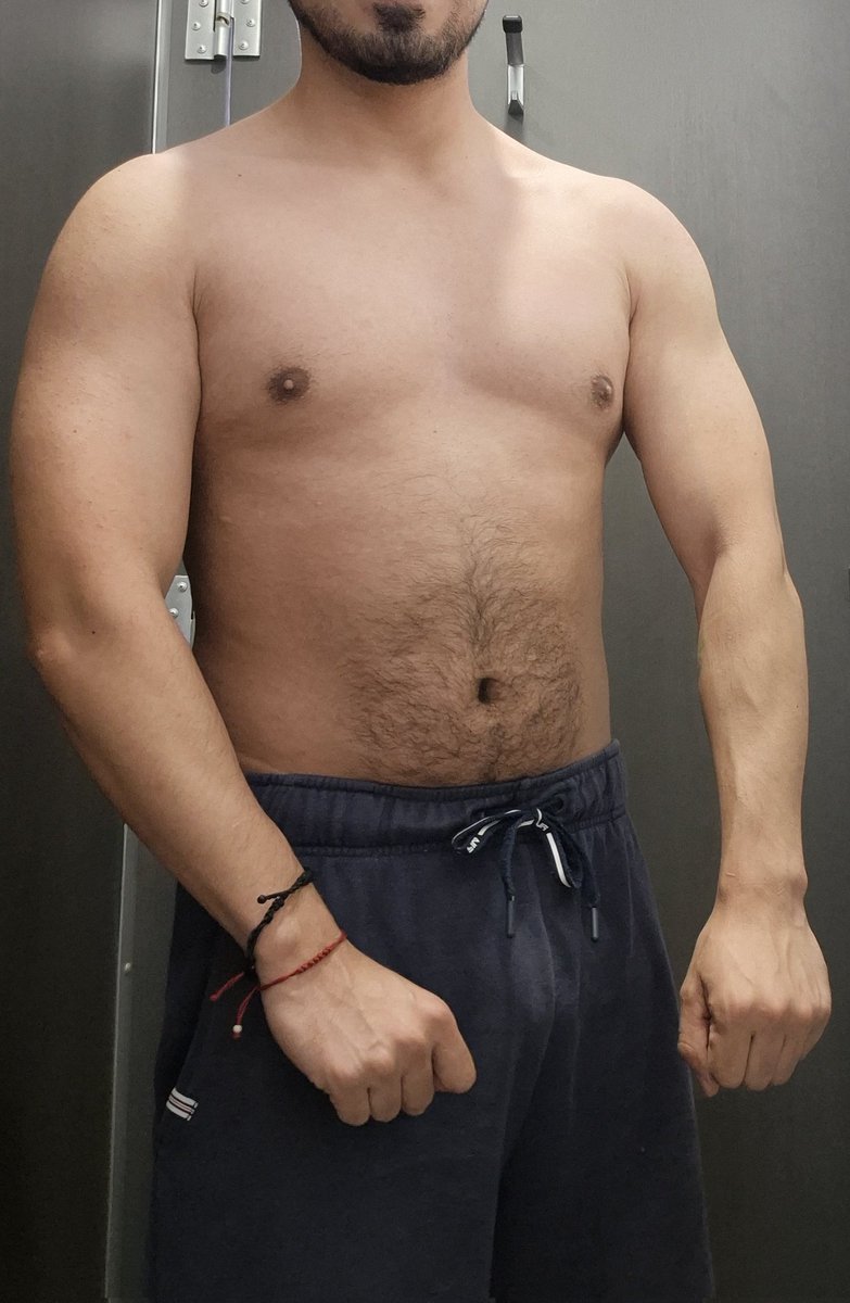 singlejovenamb's tweet photo. Alguien para chat?
#swinger 
#sex https://t.co/3PBgnOV4a0