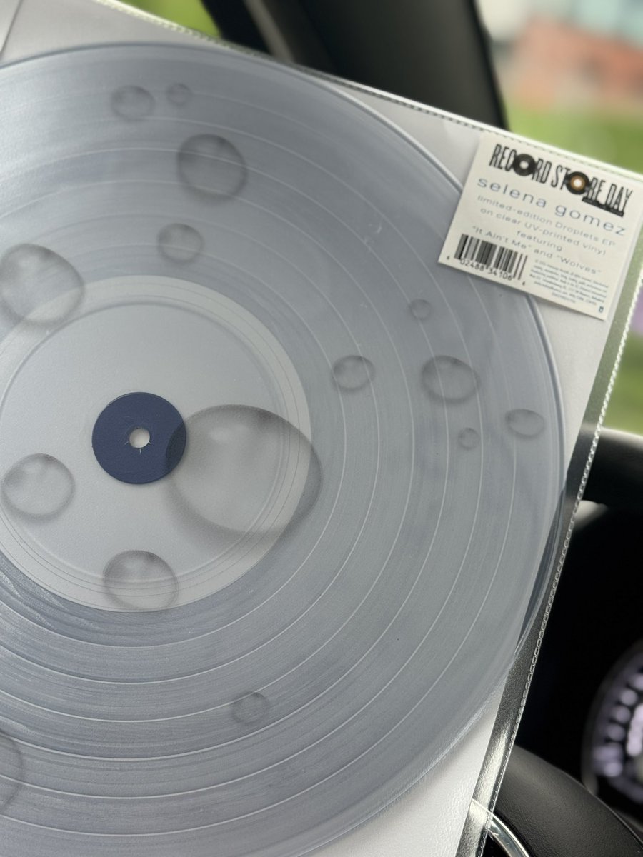 BEYOND EXCITED?!? this vinyl is everything i’ve wanted. can’t believe that i get to listen to the droplets on… VINYL🥹

<a href="/selenagomez/">Selena Gomez</a> <a href="/SelenaFanClub/">Official Selenators</a>