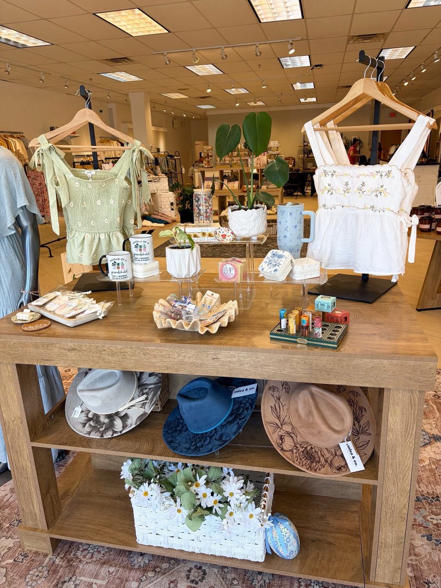 OutletGburg's tweet image. Brunch is booked, now you need the outfit 🛍️ Mica &amp;amp; Co. 

📍Suite 420, Beside Emerald + Onyx Salon

#gettysburgoutlets #gettysburg #boutique #fashion #springstyle
