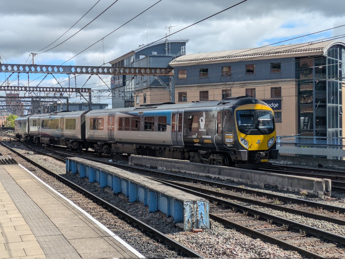 SteelCityDog_'s tweet image. 185111! It's always good to see you!

#Class185 #SiemensDesiro #TranspennineExpress