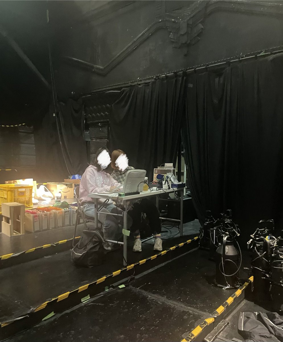 little_square's tweet photo. 劇団ソフィアリトルスクエア4月公演『道標は鍵盤の上に』初ステまであと4日！

照明班も💡

〈日時〉
4月23日　19:20
4月24日　19:20
4月25日　12:45
(全3公演)
各回15分前に開場予定

〈場所〉
上智大学1号館講堂
※1号館1～2階間の踊り場に入口あり

#春から上智
#上智大学 https://t.co/nGgKUhA39s