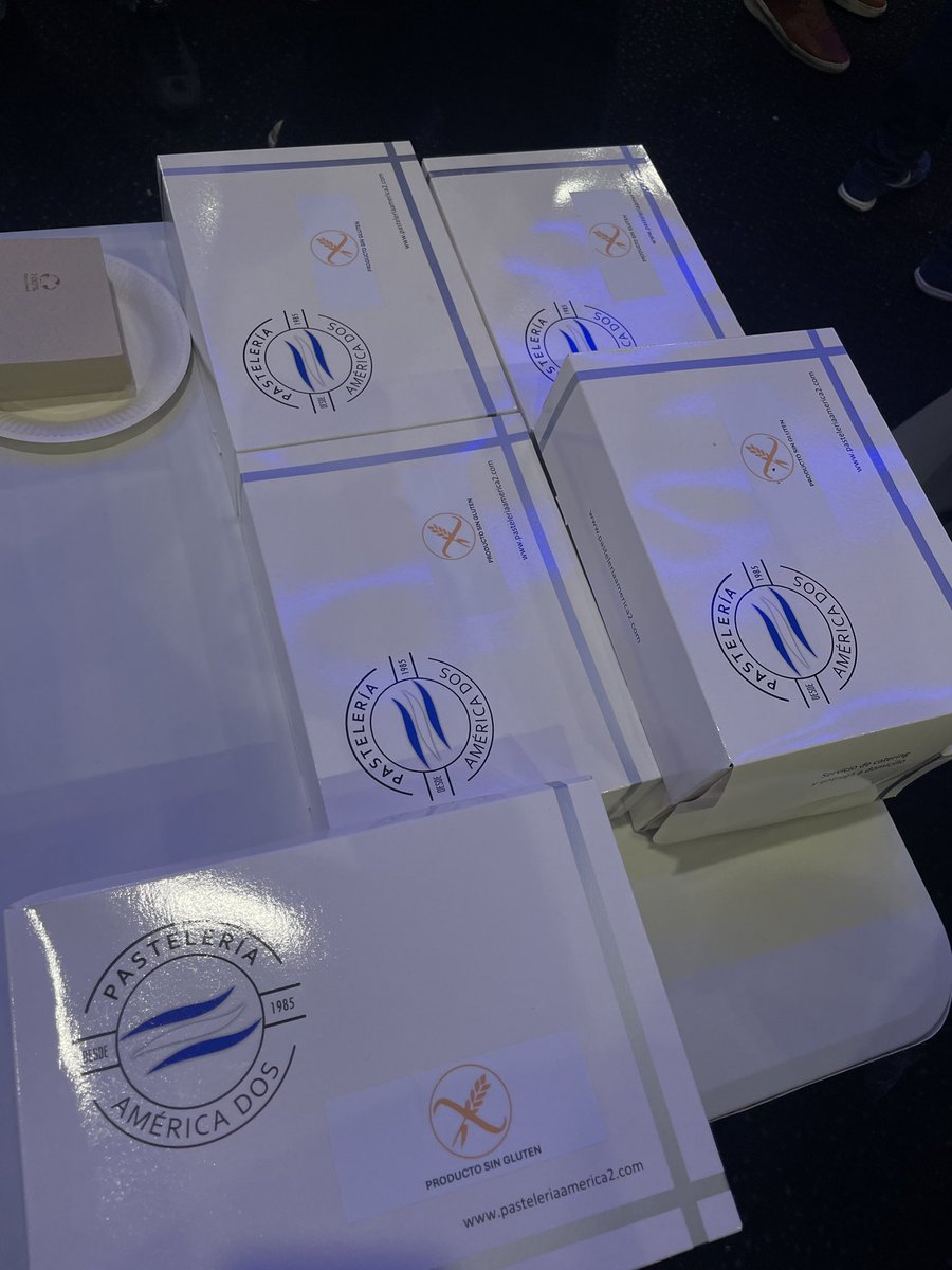 GlobalAzureES's tweet photo. Lunch time!!! Como en ediciones anteriores, las empanadillas son todo un éxito! Gracias sponsor 🤤

@alesonitc @Aliandoglobal @DevoteamEs @ENCAMINA @gadesoft @intelequia @IZERTIS #MDW @NTTDataSpain #Sogeti @TDSYNNEX_Spain @TelefonicaTech @tokiota_IT @VValleySpain @wembleyStudios https://t.co/GYUAfAxvc4