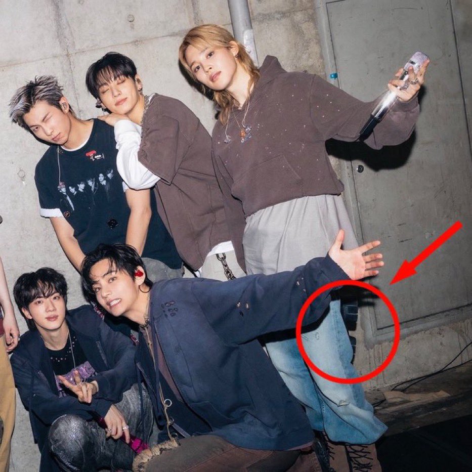 He lifted his foot again too 😭😭😭