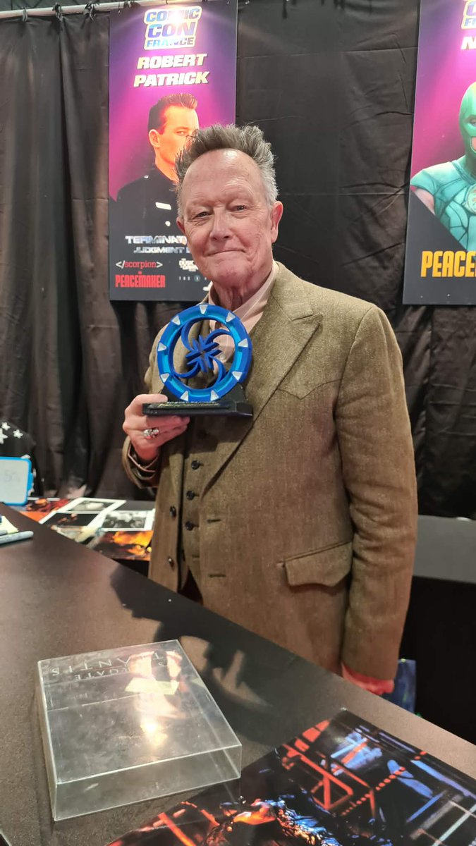 SGMaldini's tweet image. Cet après-midi, j'ai eu l'honneur d'être le porte-parole de @stargatefusion pour la remise du trophée francotrophé Stargate a nôtre éternel colonel Marchall Somner. @robertpatrickT2

#Atlantis #RobertPatrick #t2 #Terminator