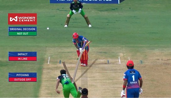UnfilteredBoiX's tweet image. #RCBvsDC Bhuvneshwar Kumar with the BREAKTHROUGH! Pathum gone for just 1 run 🔥 That inswing is just on another level , deadly, deceptive and almost impossible to read. Honestly, no one in modern cricket swings the ball quite like Bhuvi! One of a kind. 🌟 #RCBvDC #IPL2025 #RCB