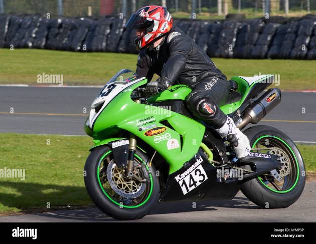 SparkEverytin's tweet photo. @Dr_Pharouk A 400cc power bike, any model/colour🥹 https://t.co/6TvzJZuIGW