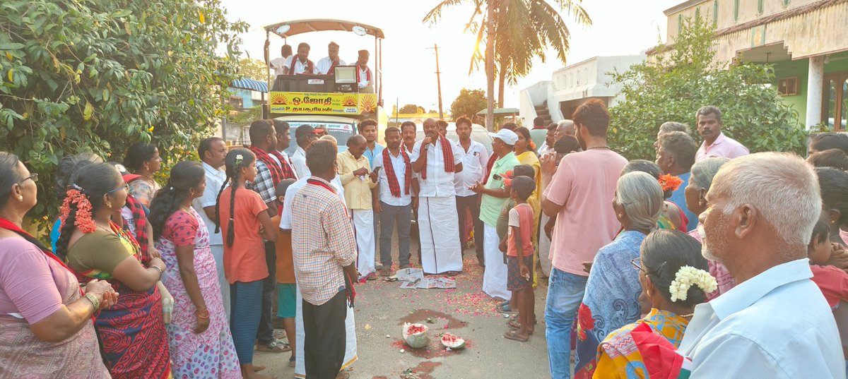JothiMla's tweet photo. ஆமாம்! @peraiashok

எளிய மக்களின் வாழ்வாதாரத்தை உயர்த்தும் திராவிட மாடல் திட்டங்களால் தமிழகம் உயர்கிறது. நம் கழகத் தலைவரின் ஆளுமையால் மாநில உரிமைகள் காக்கப்படட்டும்! தமிழக மக்களுக்கான அவர் நற்பணி என்றும் நிலைக்கட்டும்!

அங்கும் இதே நிலவரம்தானே? @GAnbalagan_ https://t.co/vTPlGNz5Xz