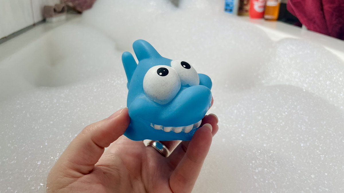 Nachttreue's tweet image. Sharky hat mal wieder ein "Schaumi Trauma" 🫧 ... bisschen viel für den Guten 🤭

#DailyMood #HaveFun #Weekend