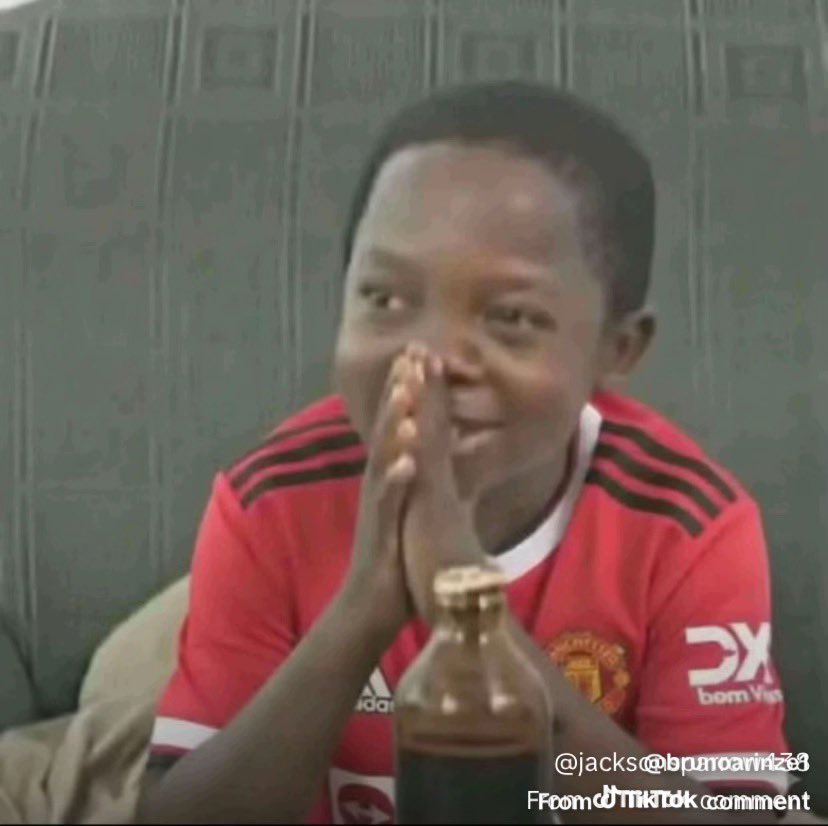 chisomjanee's tweet photo. @ultimate_kombo Man U Man U Man U you no dey tire https://t.co/aZ67JJsE5c
