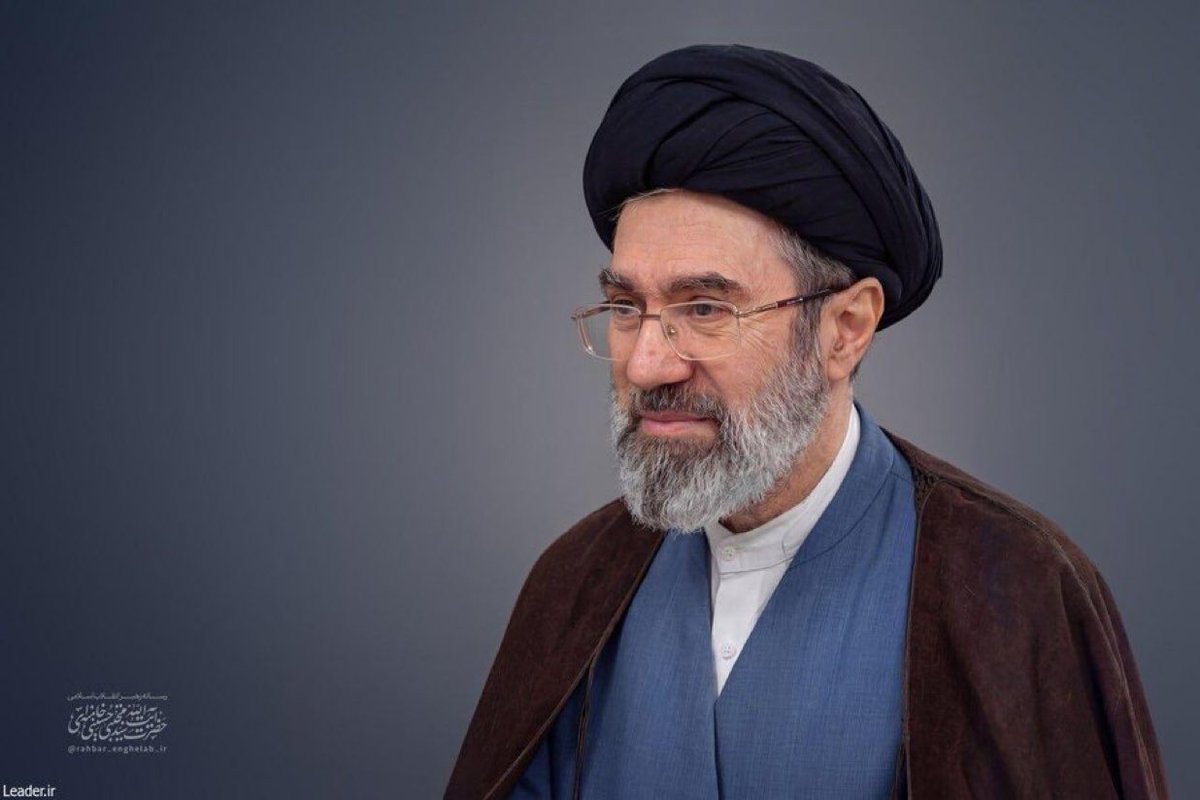 🔴 ایران کے دینی رہنما مجتبیٰ خامنہ ای:

اسلامی فوج نے بہادری سے اپنی زمین، پانی اور پرچم کا دفاع کیا۔
اس کے ڈرونز نے امریکہ اور صیہونی قاتلوں پر بجلی کی رفتار سے حملہ کیا۔
بہادر بحریہ بھی دشمنوں کو نئی اور تلخ شکستیں دینے کے لیے تیار ہے۔