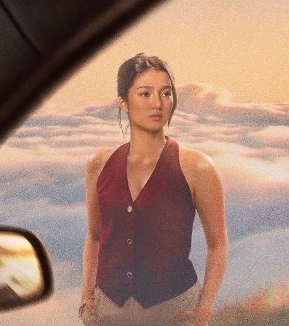 Parang papaiyakin tyo ng Donbelle. Prepare your hearts—and your tissues. 🏹 The official poster for Donny and Belle’s first Star Cinema theatrical release is finally here. Ready to feel all the feels this May?

#TayoSaWakas #DonnyPangilinan #BelleMariano #CathyGarciaSampana
